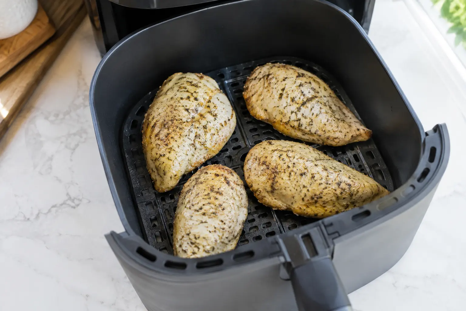 Cuisson du poulet dans le panier Air Fryer